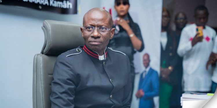 L'Organisation mondiale des Douanes décore Boubacar Camara